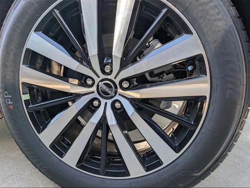 2025 Nissan Pathfinder Platinum FWD