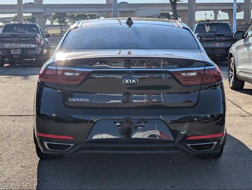 2017 Kia Cadenza Technology