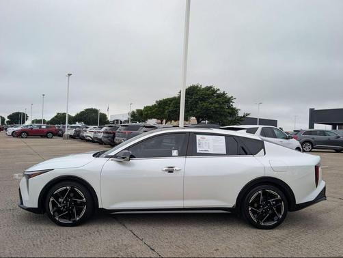 Snow White Pearl 2025 Kia K4 GT-Line
