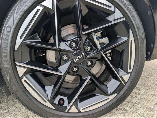 Snow White Pearl 2025 Kia K4 GT-Line