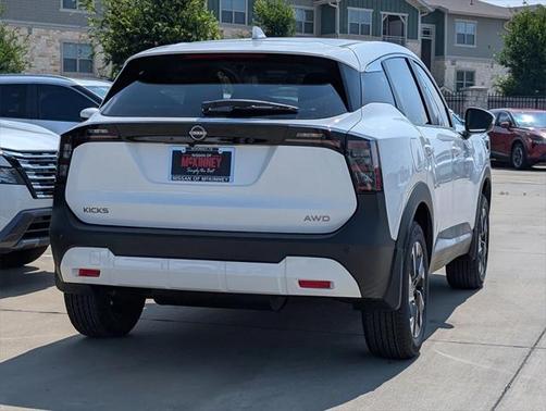 2025 Nissan Kicks SV