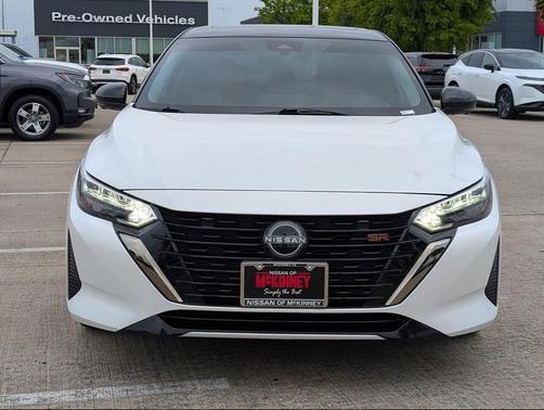 Aspen White Tricoat/Super Black 2024 Nissan Sentra SR