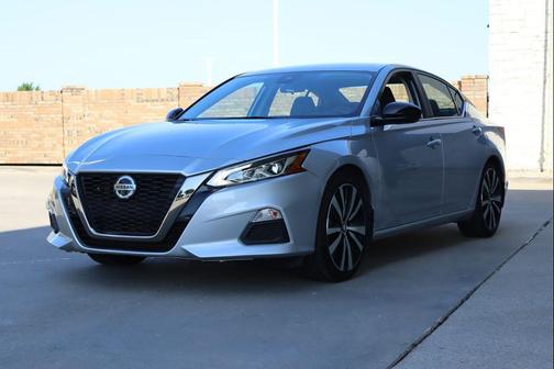 Brilliant Silver Metallic 2020 Nissan Altima SR FWD