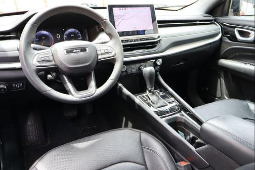 Redline Pearlcoat 2023 Jeep Compass High Altitude