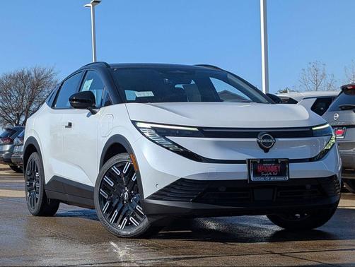 Everest White Pearl Tricoat/Black 2026 Nissan Leaf PLATINUM+