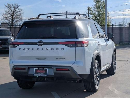 Everest White Pearl Tricoat/Super Black 2026 Nissan Pathfinder Platinum