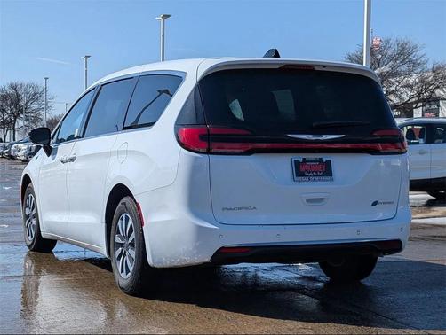 2024 Chrysler Pacifica Hybrid Select