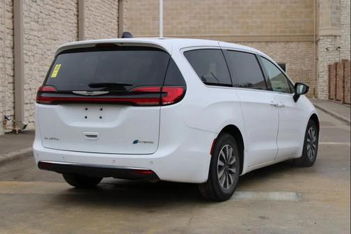 2024 Chrysler Pacifica Hybrid Select