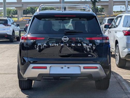 2023 Nissan Pathfinder SL FWD