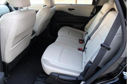 2023 Nissan Pathfinder SL FWD