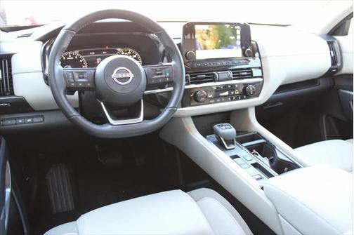 2023 Nissan Pathfinder SL FWD