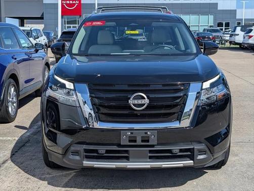 2023 Nissan Pathfinder SL FWD