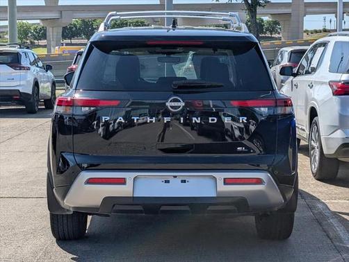 2023 Nissan Pathfinder SL FWD