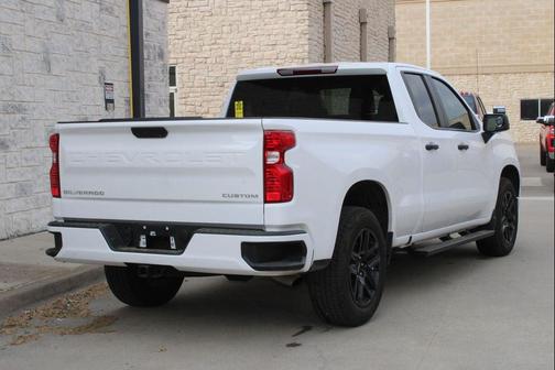 Summit White 2025 Chevrolet Silverado 1500 Custom