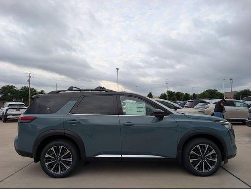 Baltic Teal/Super Black 2026 Nissan Pathfinder Platinum
