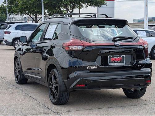 Super Black 2024 Nissan Kicks SR