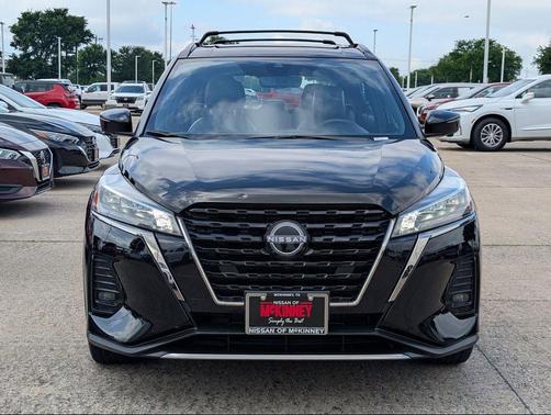 Super Black 2024 Nissan Kicks SR