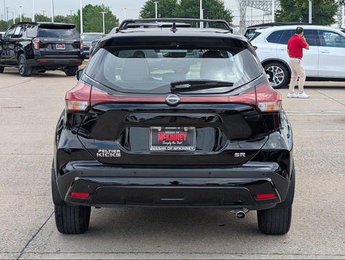 Super Black 2024 Nissan Kicks SR