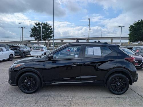 Super Black 2024 Nissan Kicks SR