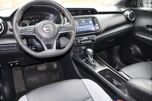 Super Black 2024 Nissan Kicks SR