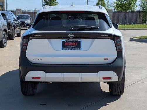 2025 Nissan Kicks SR