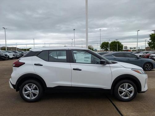 2025 Nissan Kicks S