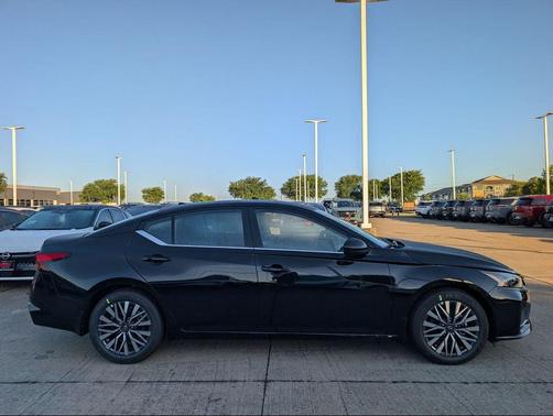 Super Black 2026 Nissan Altima SV FWD