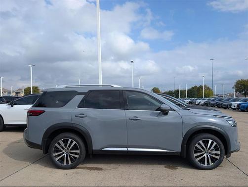 2025 Nissan Pathfinder Platinum FWD