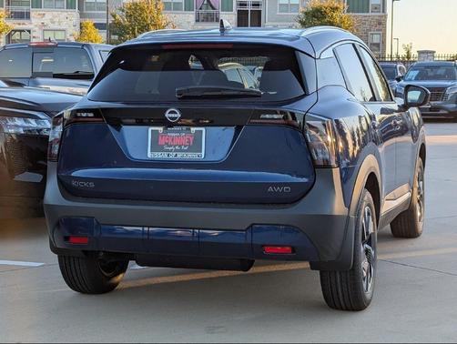 Deep Blue Pearl 2027 Nissan Kicks SV