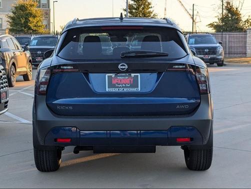 Deep Blue Pearl 2027 Nissan Kicks SV