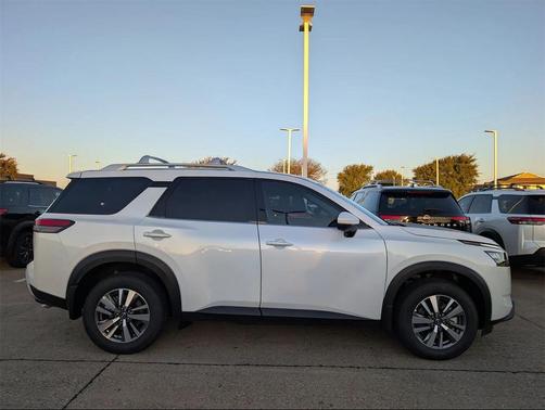 2025 Nissan Pathfinder SL 4WD