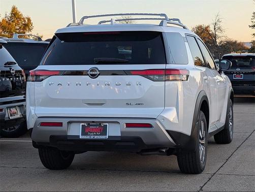 2025 Nissan Pathfinder SL 4WD