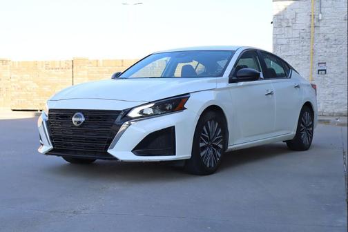 Glacier White 2025 Nissan Altima 2.5 SV
