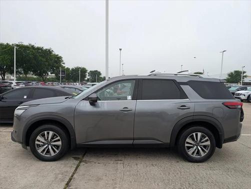 2022 Nissan Pathfinder SL 2WD