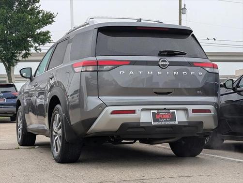 2022 Nissan Pathfinder SL 2WD