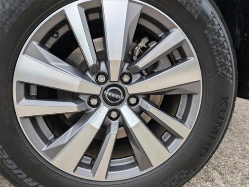 2022 Nissan Pathfinder SL 2WD