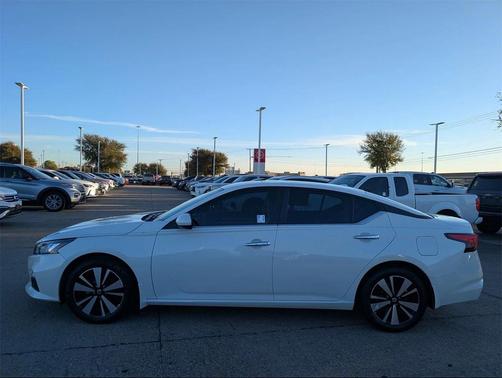 2021 Nissan Altima 2.5 SV