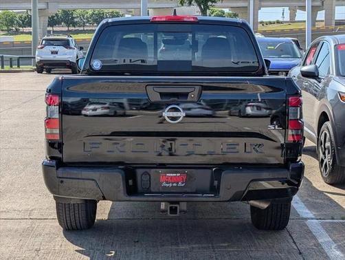 2024 Nissan Frontier SL