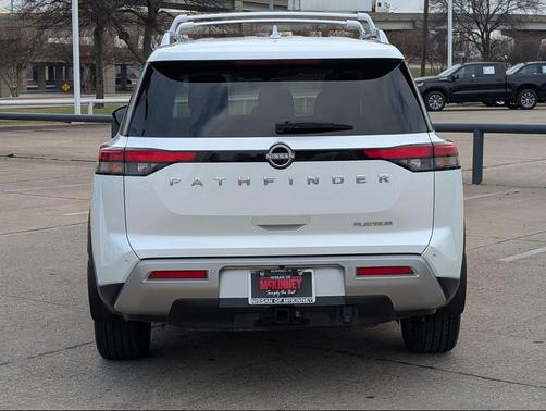 Everest White Pearl Tricoat 2025 Nissan Pathfinder Platinum FWD