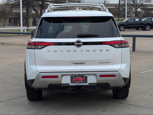 2025 Nissan Pathfinder Platinum FWD