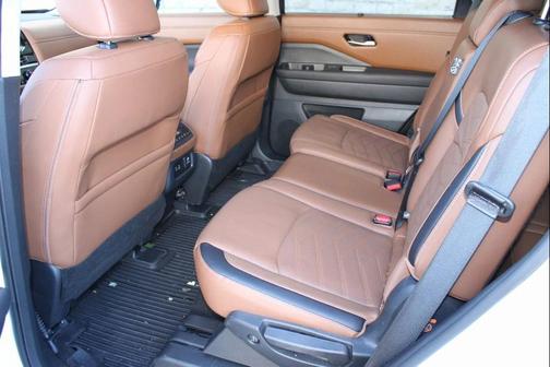 2025 Nissan Pathfinder Platinum FWD