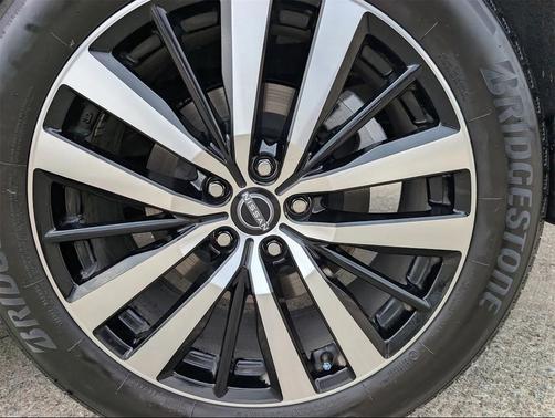 2025 Nissan Pathfinder Platinum FWD