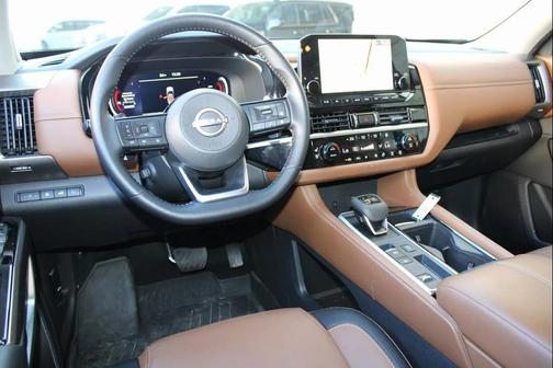 2025 Nissan Pathfinder Platinum FWD