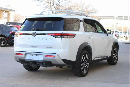 2025 Nissan Pathfinder Platinum FWD