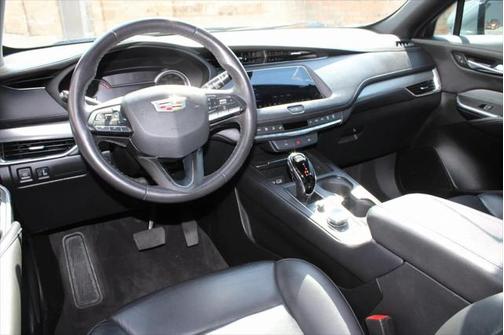 2023 Cadillac XT4 Premium Luxury