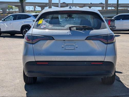 Lunar Silver 2023 Honda HR-V LX