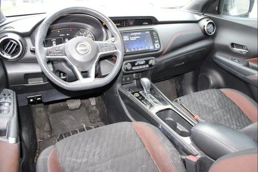 Aspen White Tricoat 2022 Nissan Kicks SR