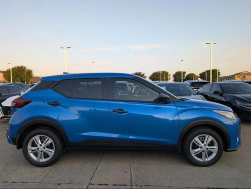 2025 Nissan Kicks S