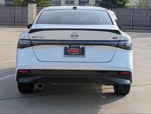 Aspen White Tricoat/Super Black 2026 Nissan Sentra SR