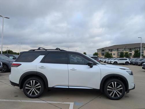 2025 Nissan Pathfinder Platinum 4WD